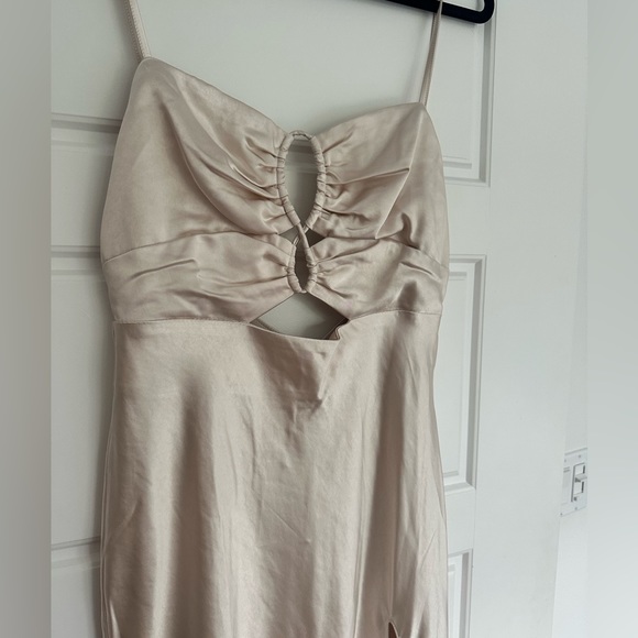 NWT Showpo - SATIN SLIP DRESS IN CHAMPAGNE - Picture 6 of 10